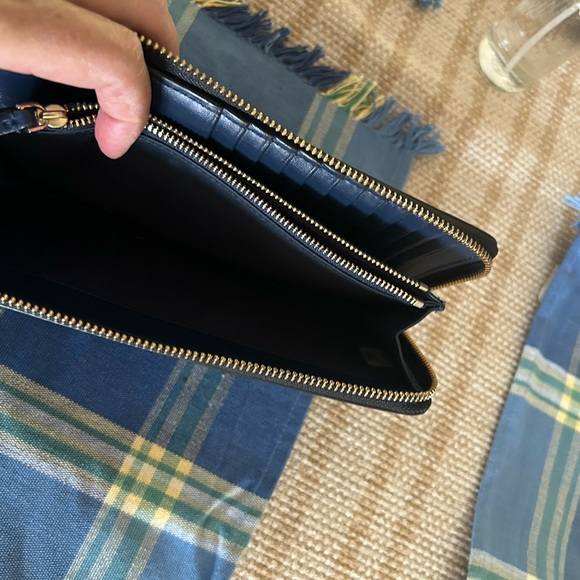 Tory Burch Zip Around Wallet! Looks new - Picture 2 of 6